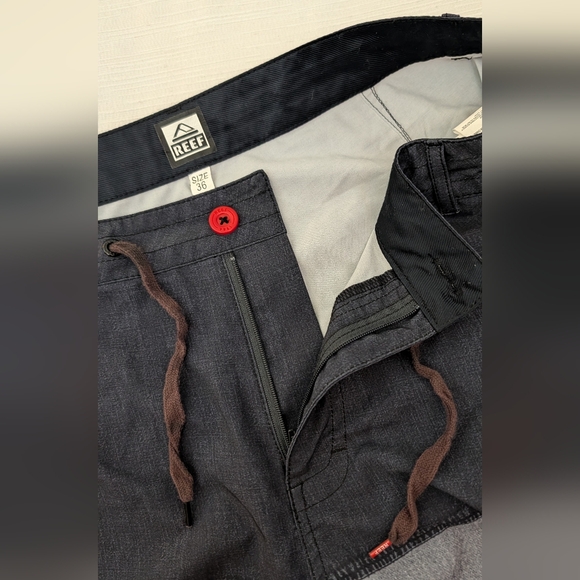 Reef Men's/ Hommes Black and Gray Board Shorts Size 36 - Picture 9 of 9